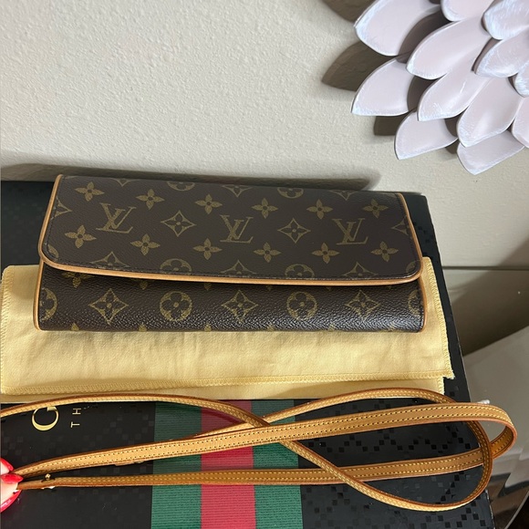LOUIS VUITTON MONOGRAM TWIN POCHETTE BELT BAG - Picture 3 of 10